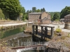 Cromford Mill was the first water-powered cotton spinning mill developed by Richard Arkwright in 1771 in Cromford, Derbyshire, England, which laid the foundation of his fortune and was quickly copied by mills in Lancashire, Germany and the United States. It forms the centre piece of the Derwent Valley Mills, now a World Heritage Site.

Die Cromford Mill war die erste Wasser-betriebene Baumwollspinnerei in Cromford, Derbyshire, England.